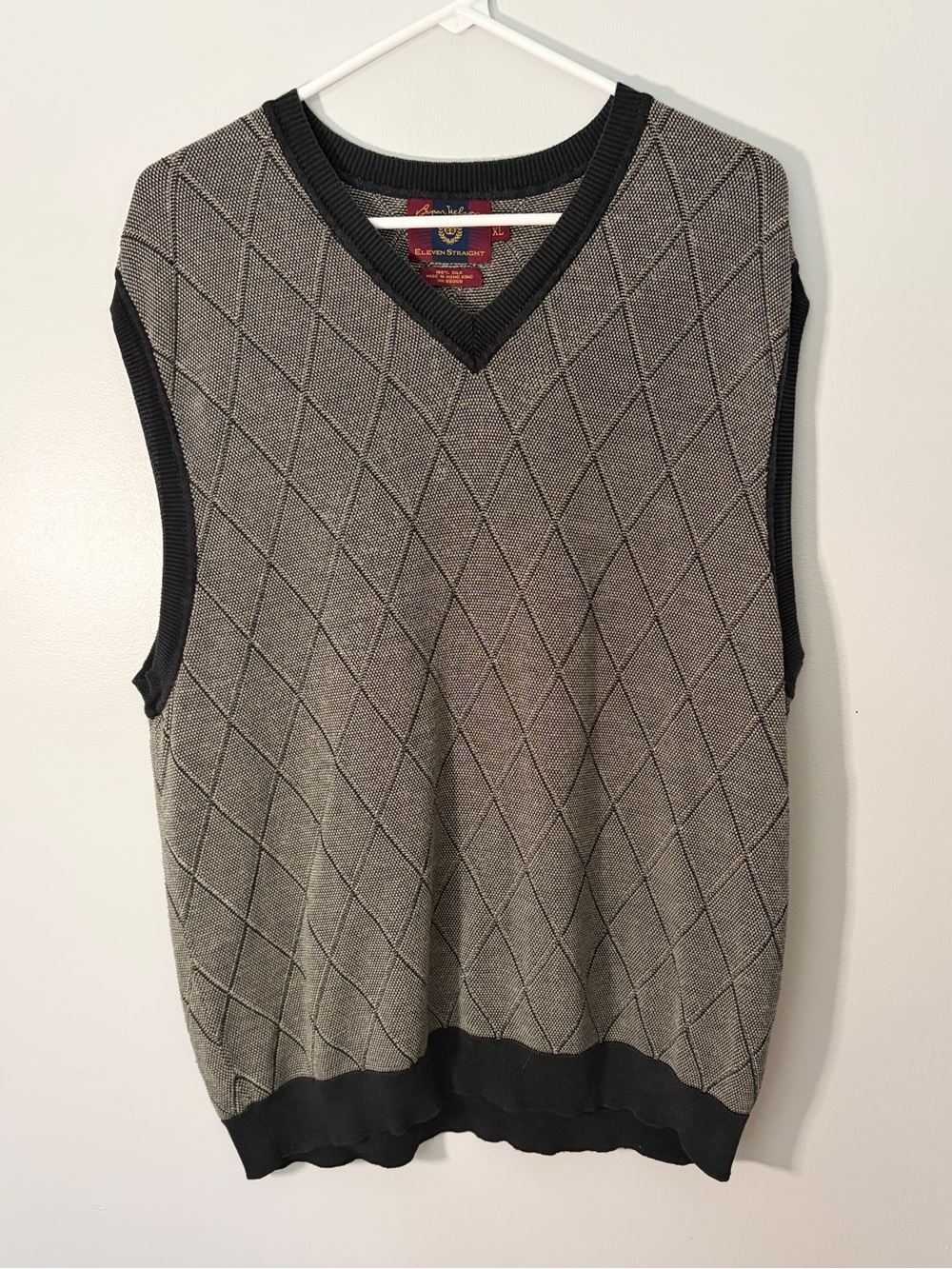 100% silk classic Byron Nelson E V-Neck Argyle Sweater Vest - Black/Tan